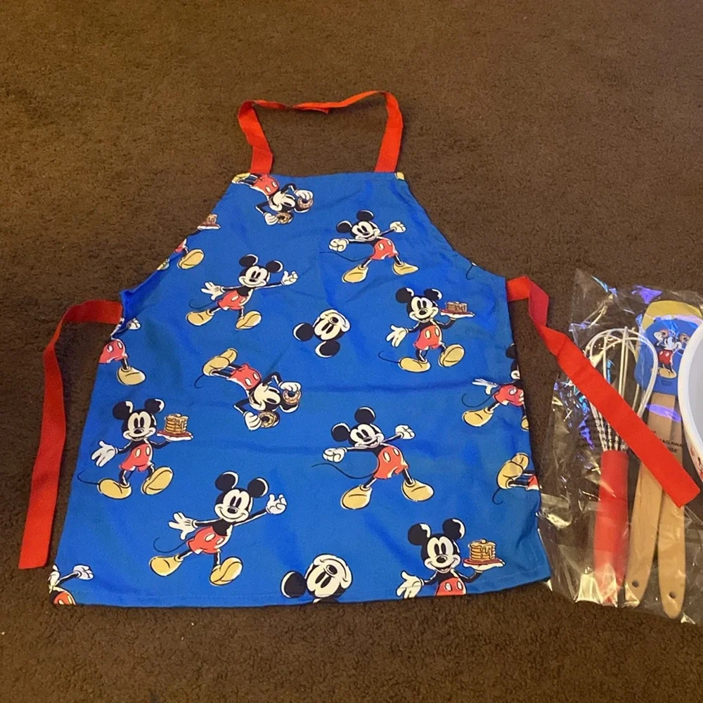 NWT- Disney Kids Baking Set - Picture 3 of 6